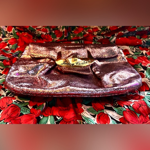 VTG Y2K Juicy Couture Crushed Metallic Pink Slouchy Flap Clutch w/ Gold Buckle - Picture 6 of 12